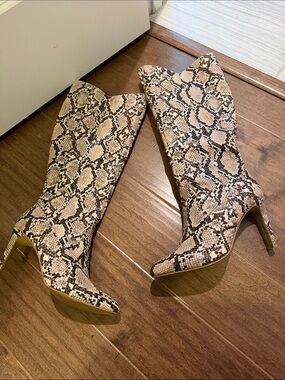 Express Snake Print Pointed Toe Knee-High Heeled Boots - Beige Black